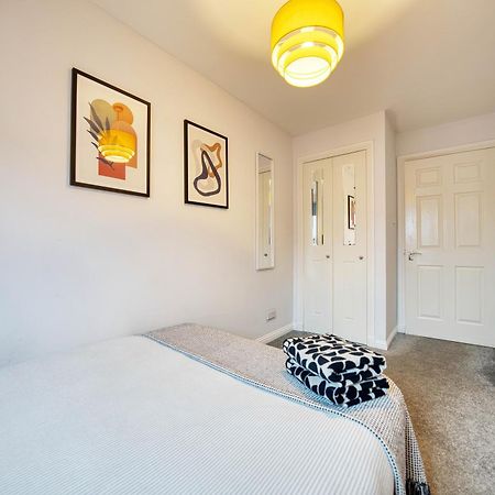 Modern 2 Bed Flat With Free Parking Apartment Glasgow Exterior photo